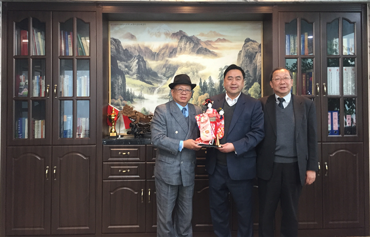 趙振元與陳宗欣教授、蛯子晴夫總經(jīng)理親切合影.png