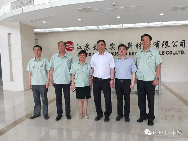 11-趙振元、孫鴻偉與江蘇太極總經(jīng)理徐新予等管理層親切合影.jpg
