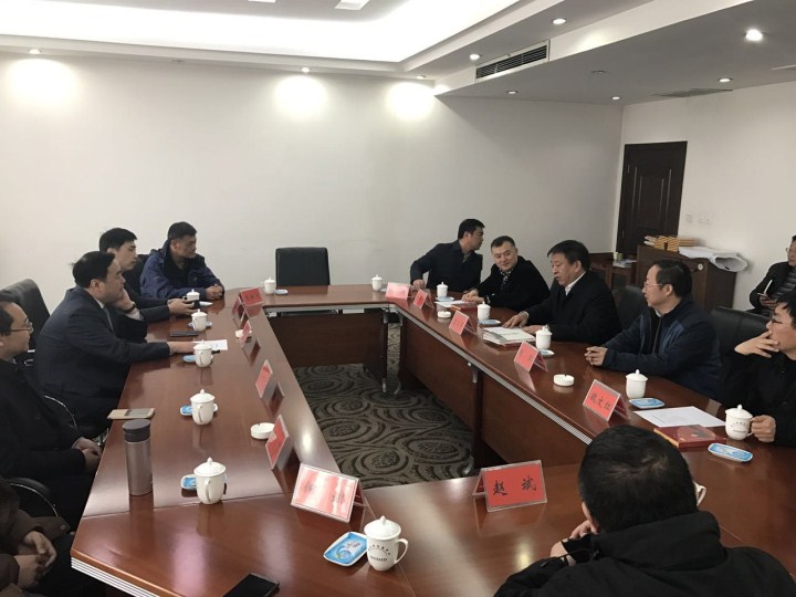 11-鞏義市委書記袁三軍、市人大主任李明楨、市政協(xié)主席談得勝、市委常委、市委辦主任朱軍、副市長劉軍杰、鞏東新區(qū)副主任劉亞濤等與太極實業(yè)董事長、十一科技法人代表趙振元、余才志、陳昌、何斌、趙斌、張松濤、趙遠遠、魏靜等會談.jpg