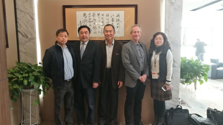 11-趙振元、副院長(zhǎng)姚虹與洪啟財(cái)副總裁一行親切合影.jpg