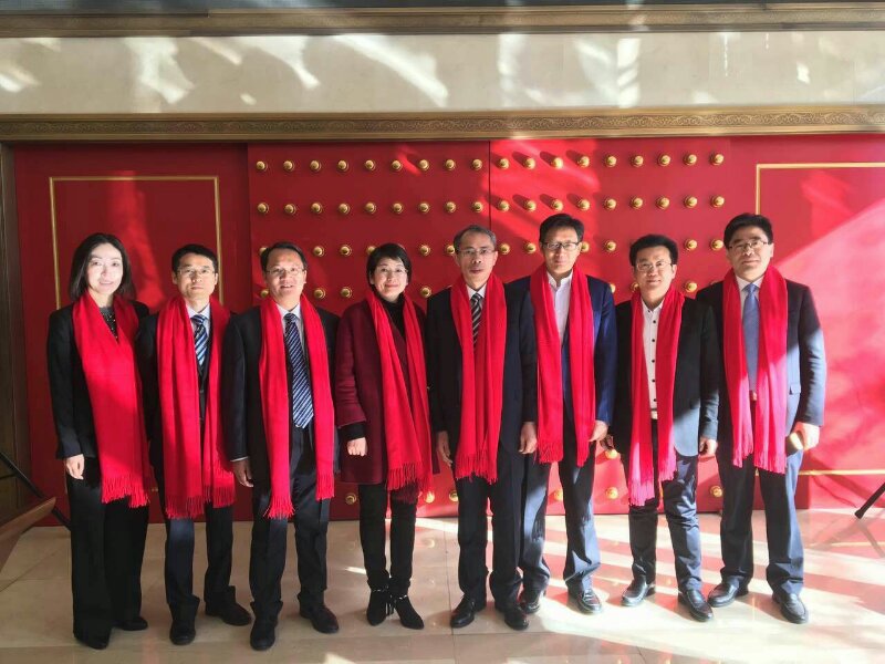 3-胡宏峻董事長(zhǎng)、薛源總經(jīng)理、王進(jìn)所長(zhǎng)、余才志副院長(zhǎng)、季超副院長(zhǎng)等在掛牌儀式上親切合影.jpg