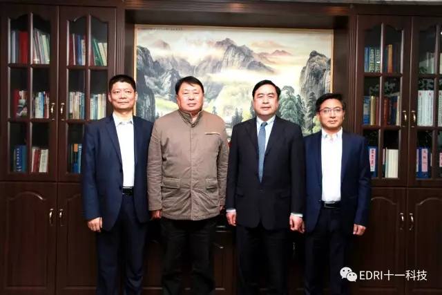9-趙振元與叢亞東、王鵬程、劉成江在辦公室親切合影.webp.jpg