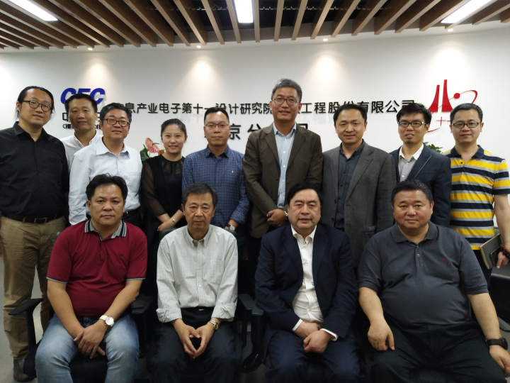 3-趙振元，白焰與參加會議干部合影留念.jpg