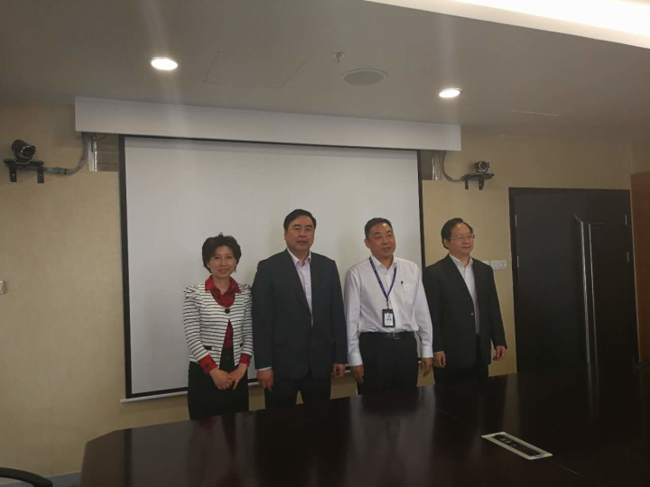 5-趙振元董事長(zhǎng)、蔣玉梅副院長(zhǎng)與祁寧春總經(jīng)理、吳世勇副總經(jīng)理親切合影.jpg